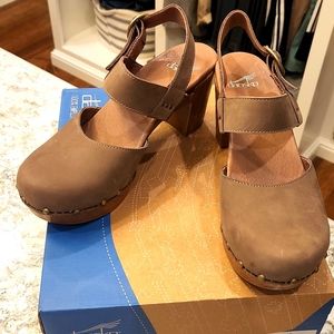 Dansko Dotty Milled Nubuck clog taupe size 39 new with box